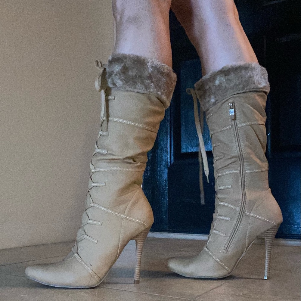 Lace up tan boots with fur cuff